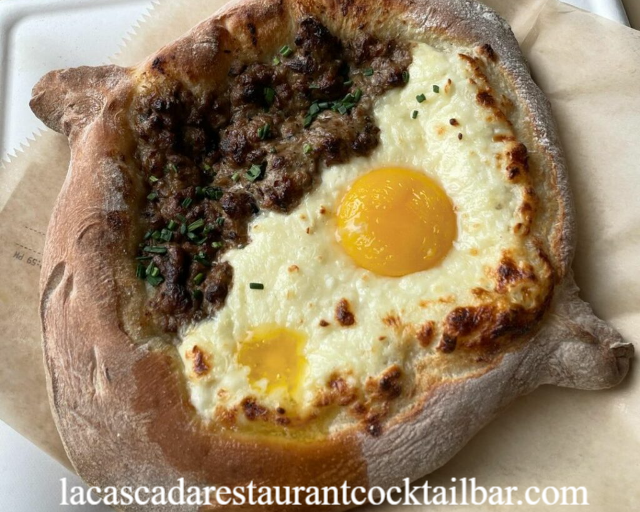 Menikmati Kelezatan Khachapuri ala Georgia